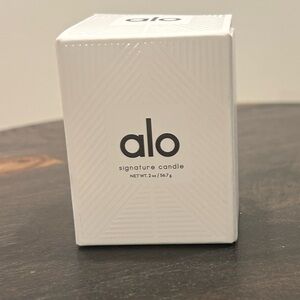BNIB ALO Yoga White Signature Candle
